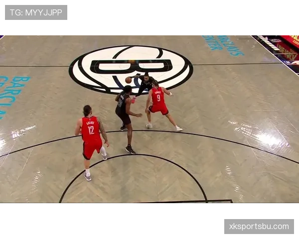 拉塞尔挡拆中锋错位拉开空间 提升防守转换效率